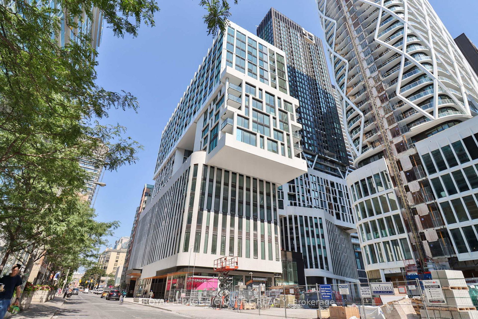 121-st-patrick-street-toronto-ontario-c12694536