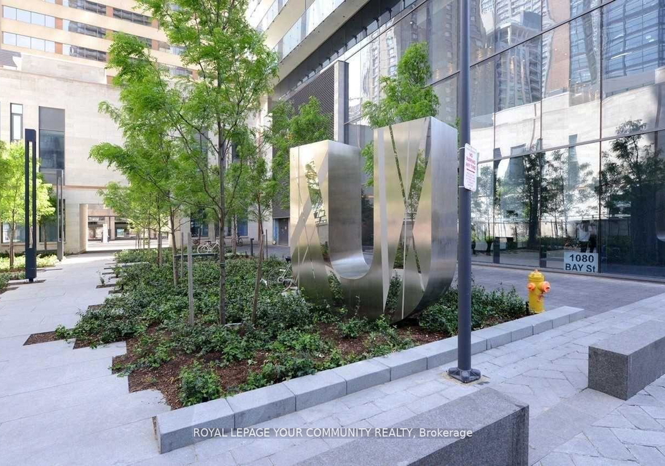 1080-bay-street-toronto-ontario-c12695576