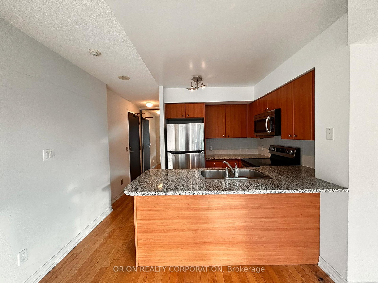 30-grand-trunk-crescent-toronto-ontario-c12695662