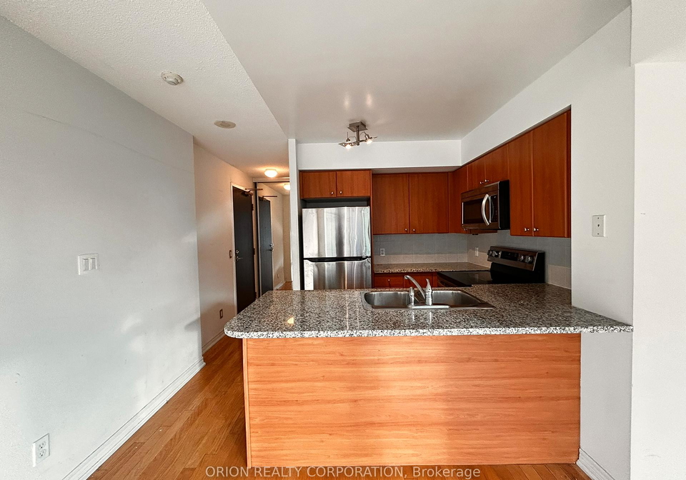 30-grand-trunk-crescent-toronto-ontario-c12695662