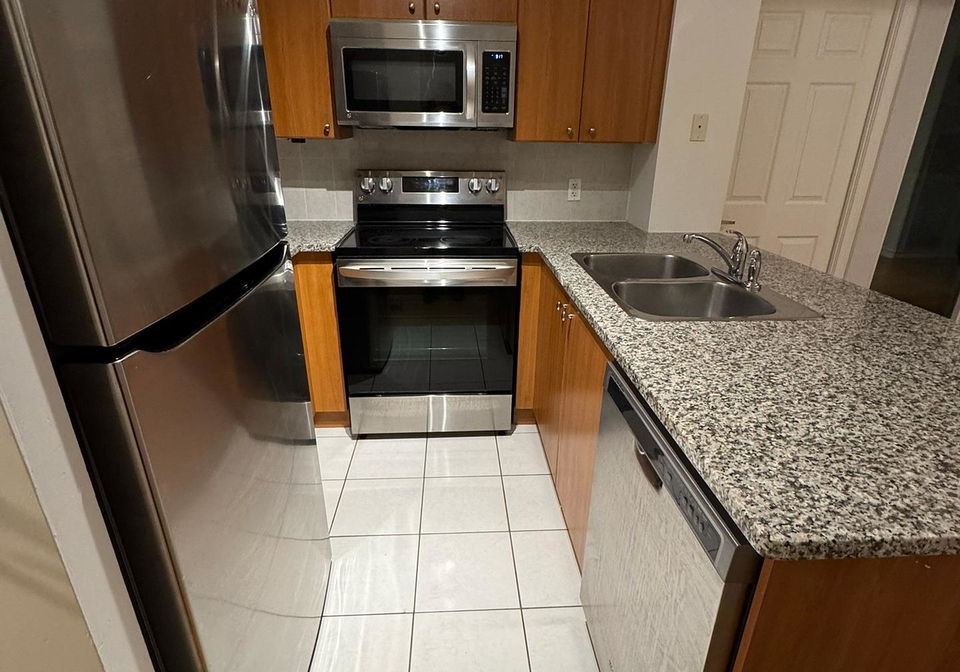 30-grand-trunk-crescent-toronto-ontario-c12695662