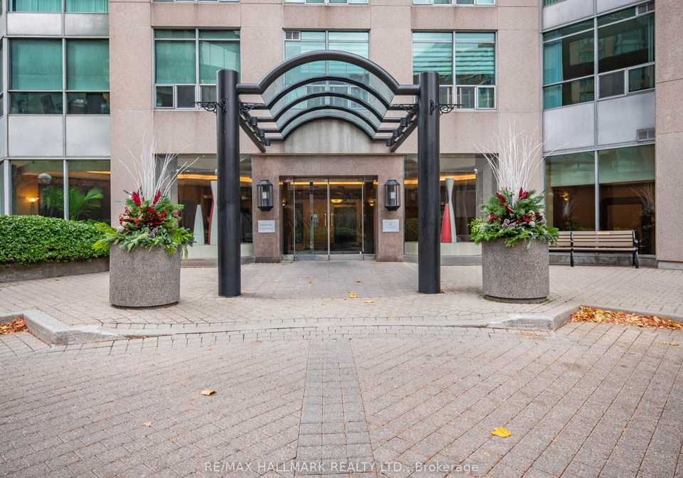 942-yonge-street-toronto-ontario-c12696152