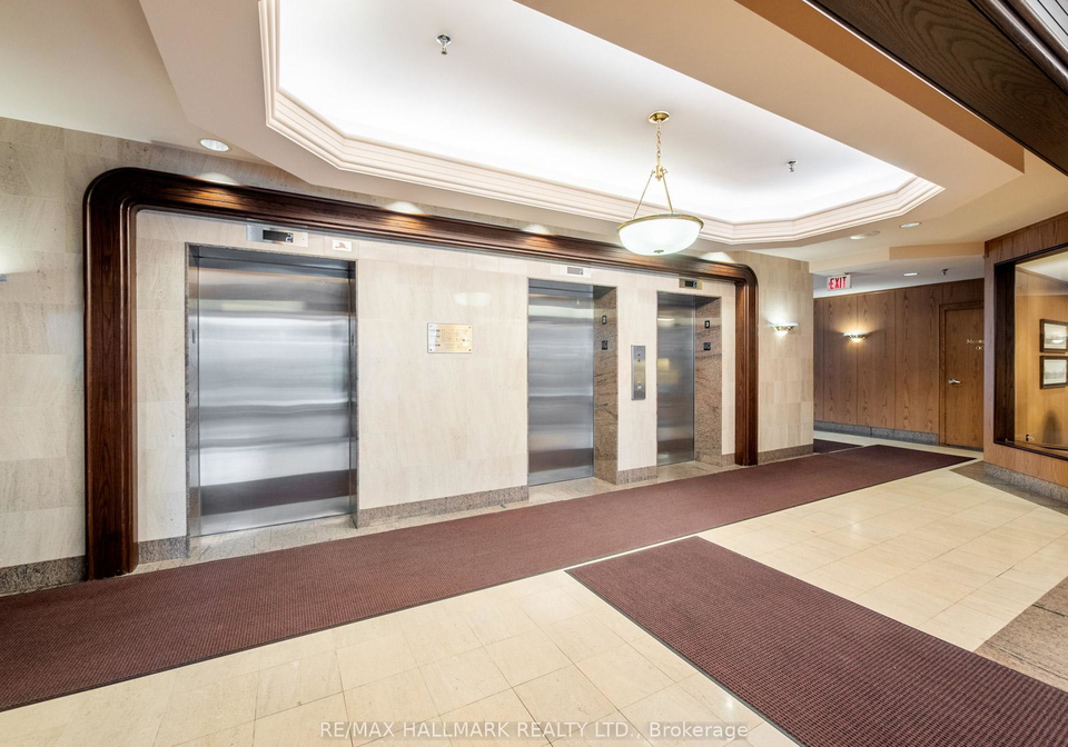 942-yonge-street-toronto-ontario-c12696152