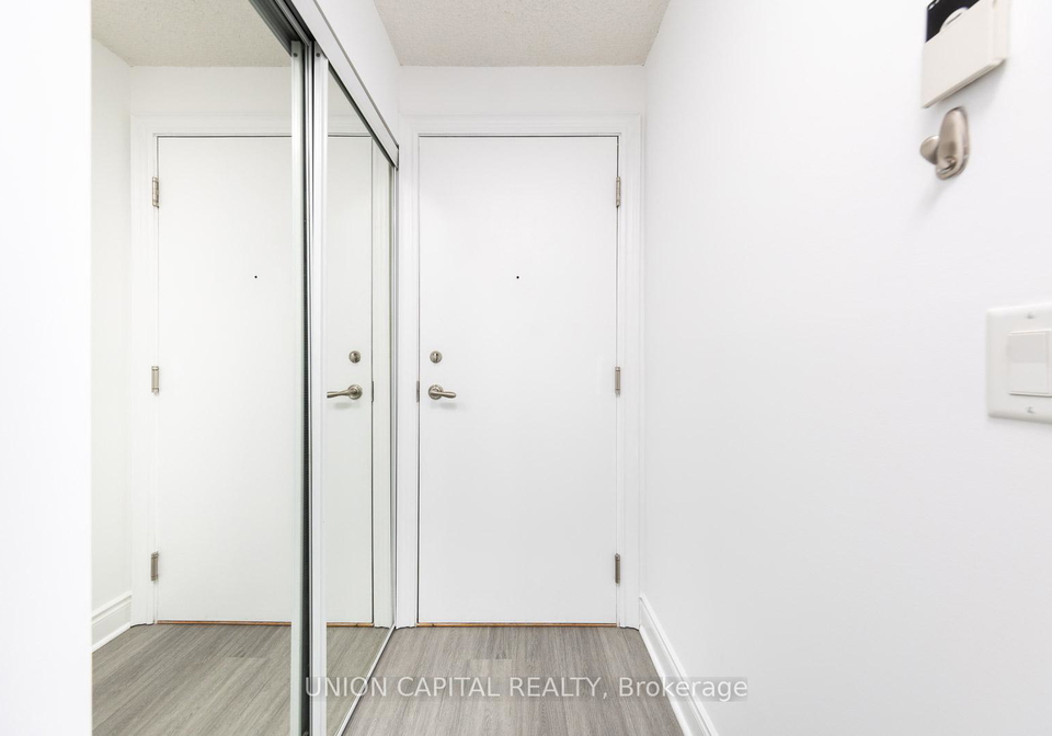 15-greenview-avenue-toronto-ontario-c12696200