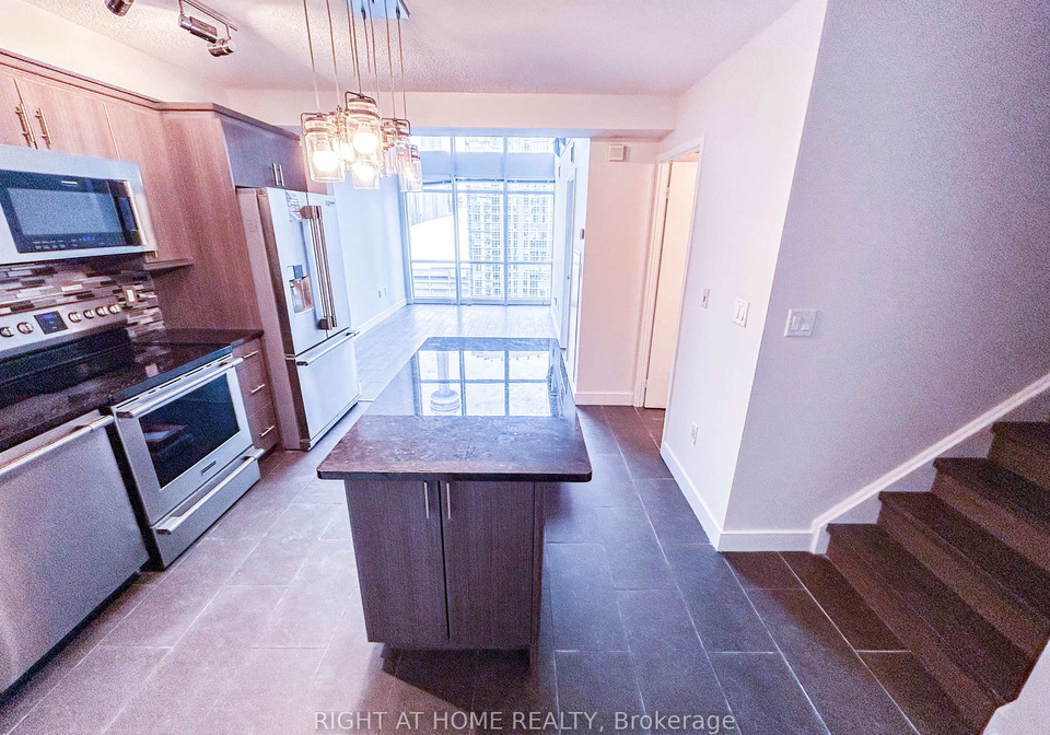 15-fort-york-boulevard-toronto-ontario-c12696618