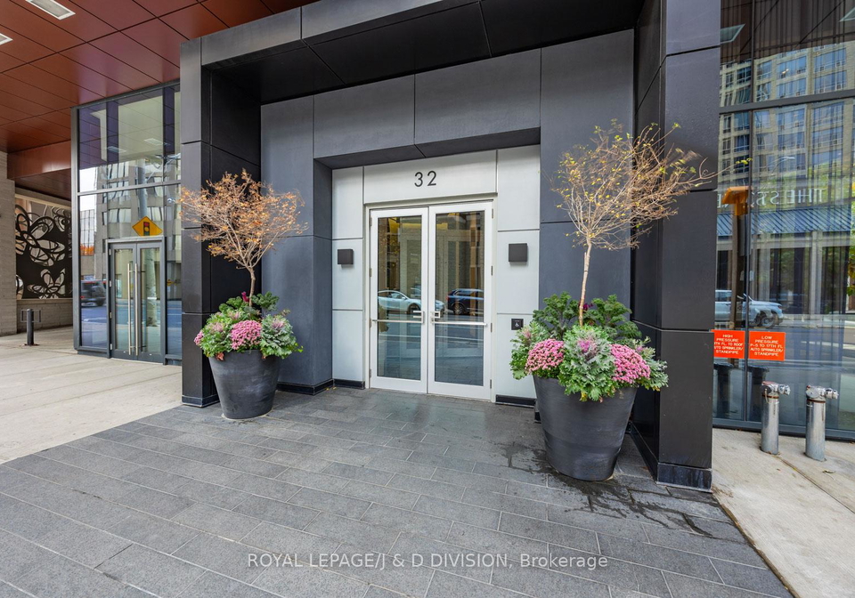 32-davenport-road-toronto-ontario-c12696914