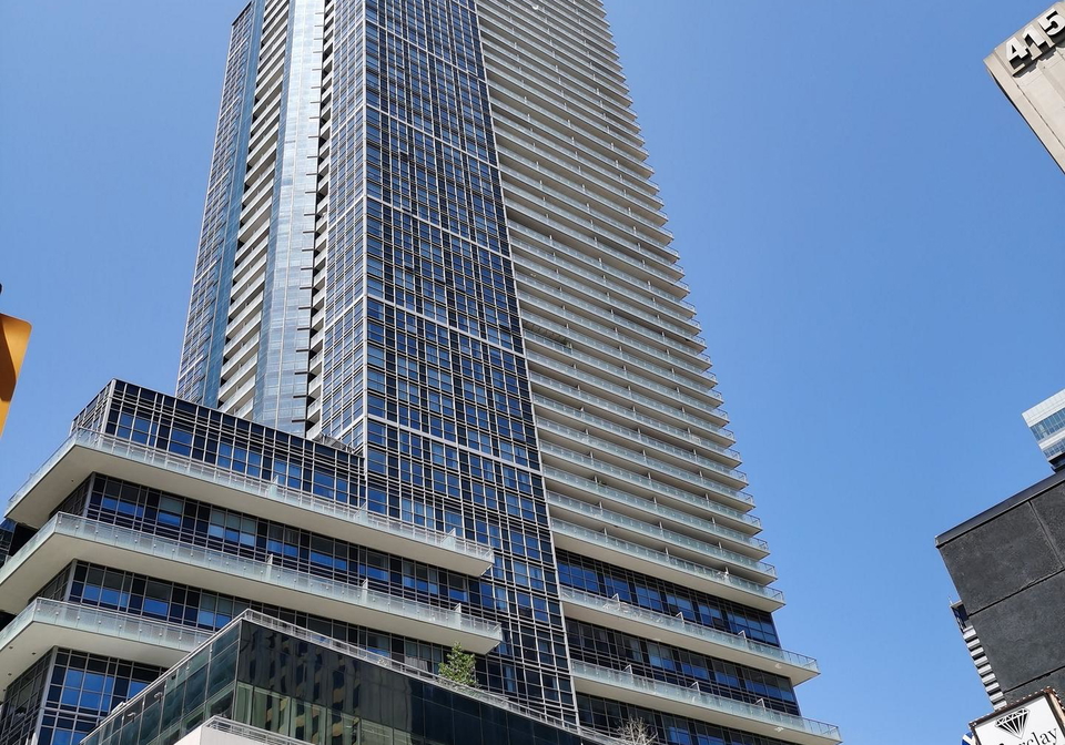 386-yonge-street-toronto-ontario-c12697012