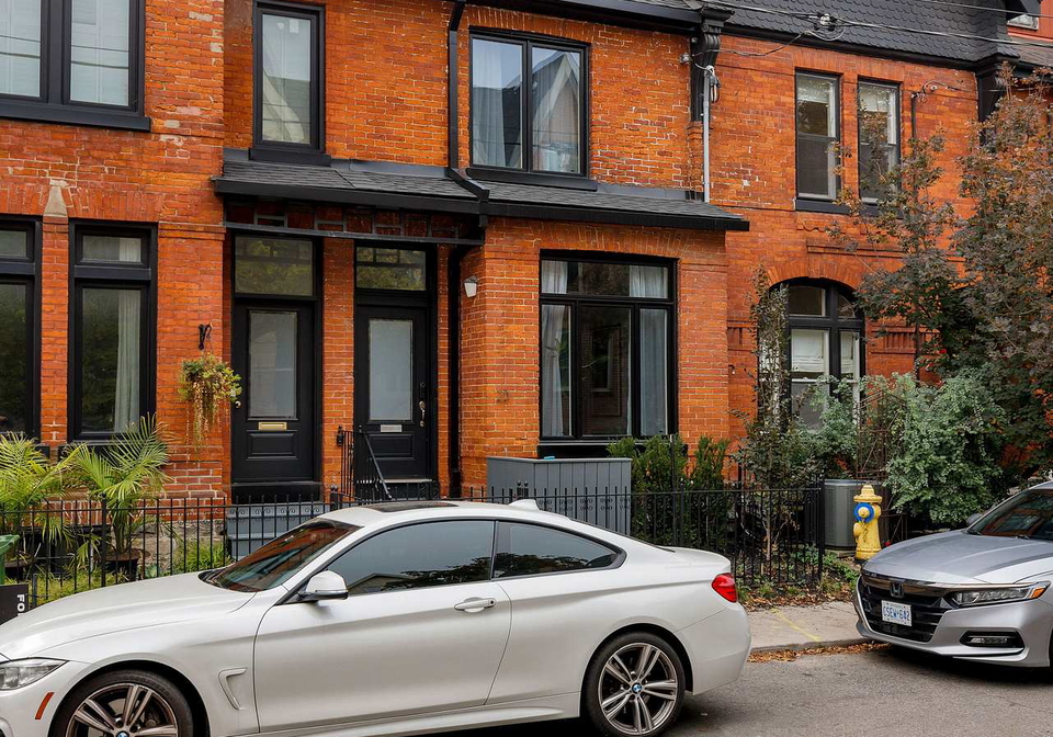 23-alcorn-avenue-toronto-ontario-c12697378