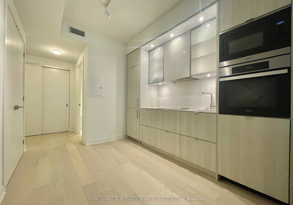 11-yorkville-avenue-toronto-ontario-c12697734