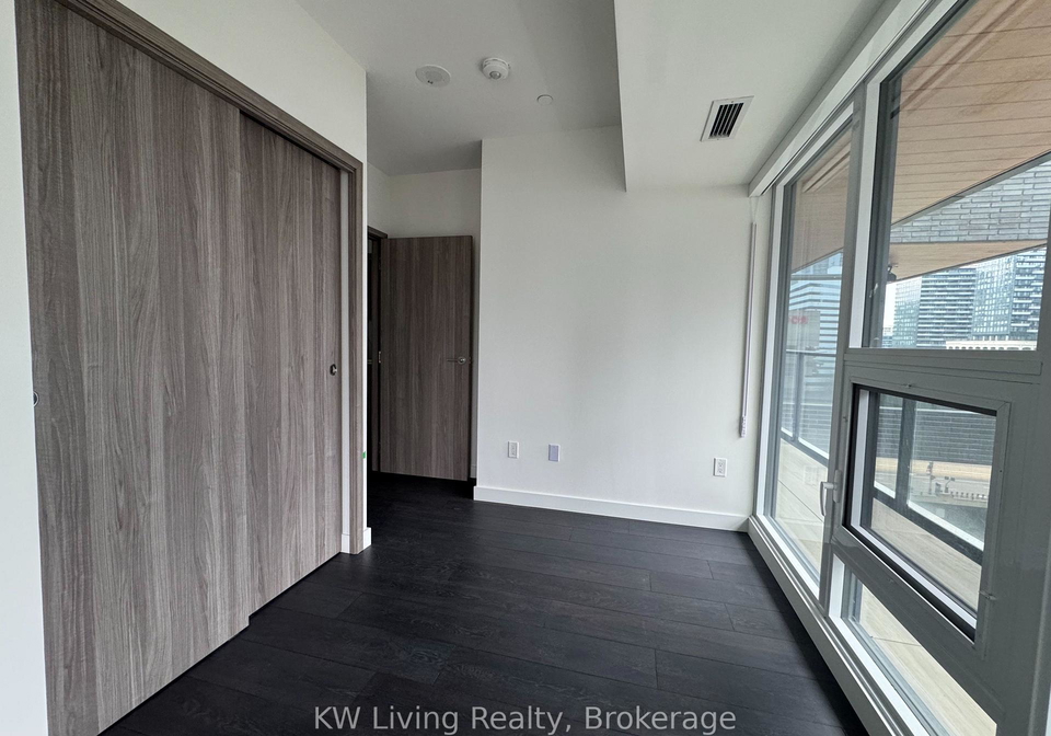 1-concord-cityplace-way-toronto-ontario-c12697782