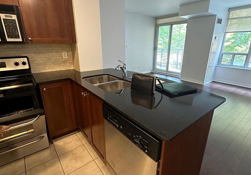 60-st-clair-avenue-w-toronto-ontario-c12698094