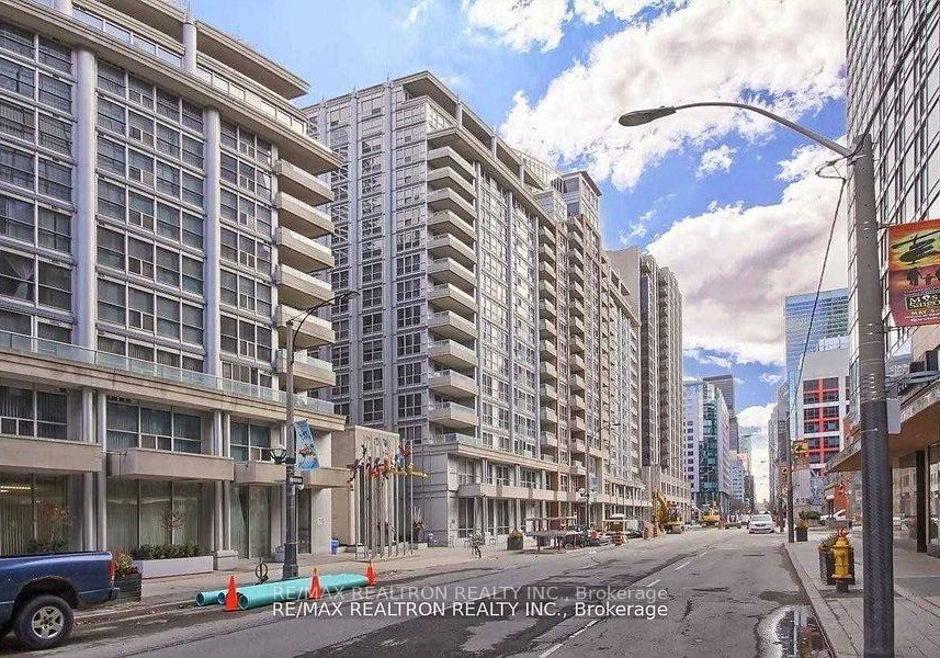 270-wellington-street-w-toronto-ontario-c12698136