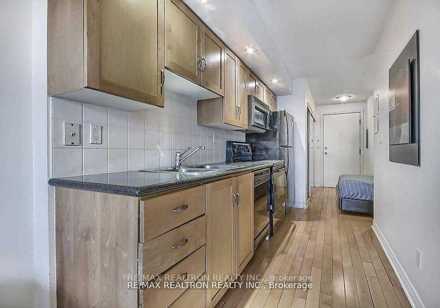 270-wellington-street-w-toronto-ontario-c12698136