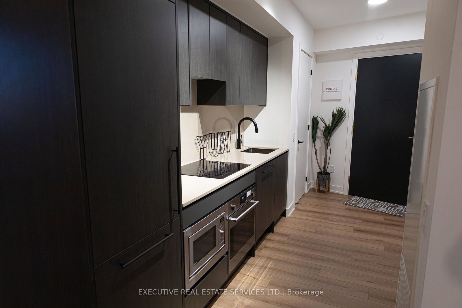 5-lakeview-avenue-toronto-ontario-c12700496