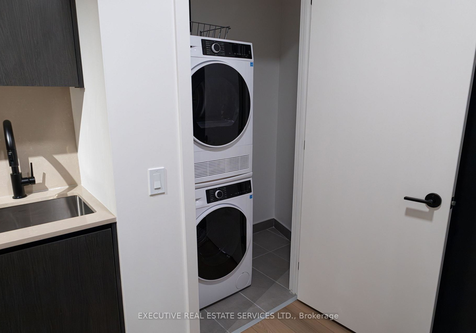 5-lakeview-avenue-toronto-ontario-c12700496