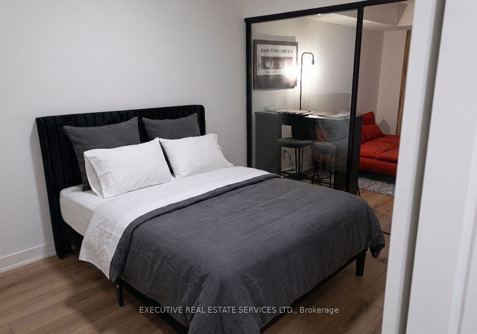 5-lakeview-avenue-toronto-ontario-c12700496