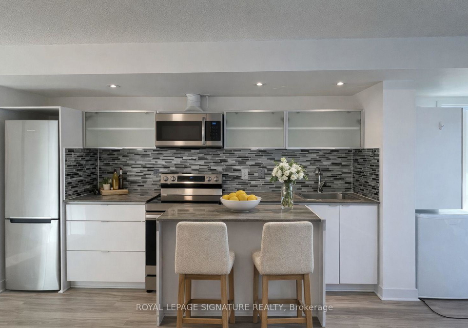 4k-spadina-avenue-toronto-ontario-c12700702