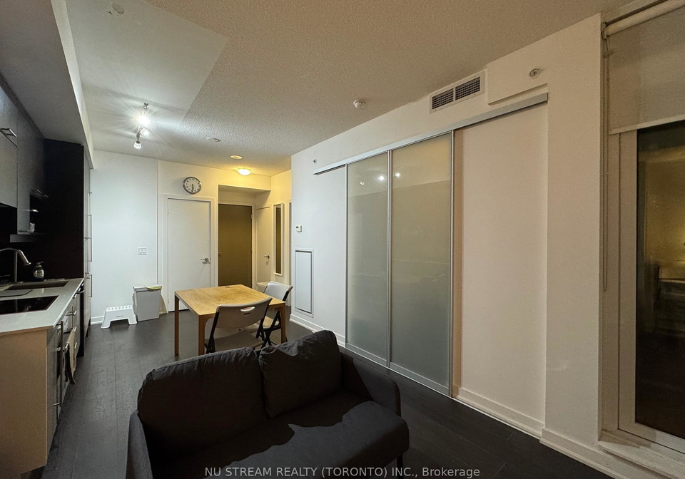 199-richmond-street-w-toronto-ontario-c12700980