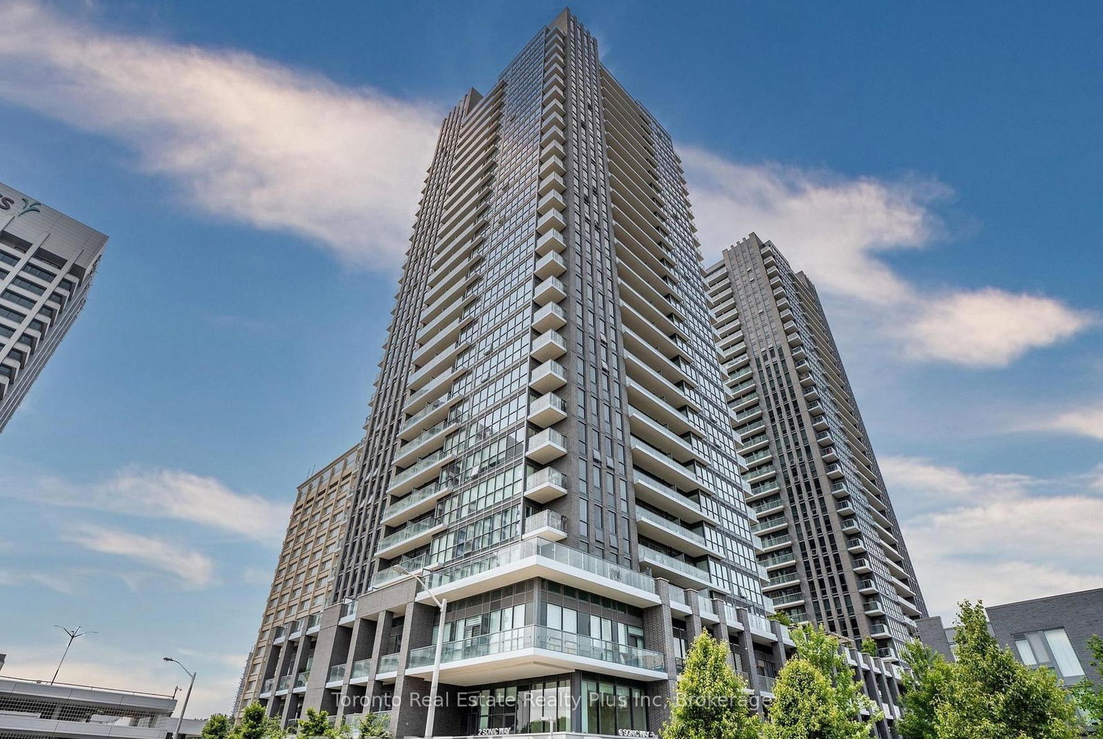 2-sonic-way-east-york-ontario-c12702040