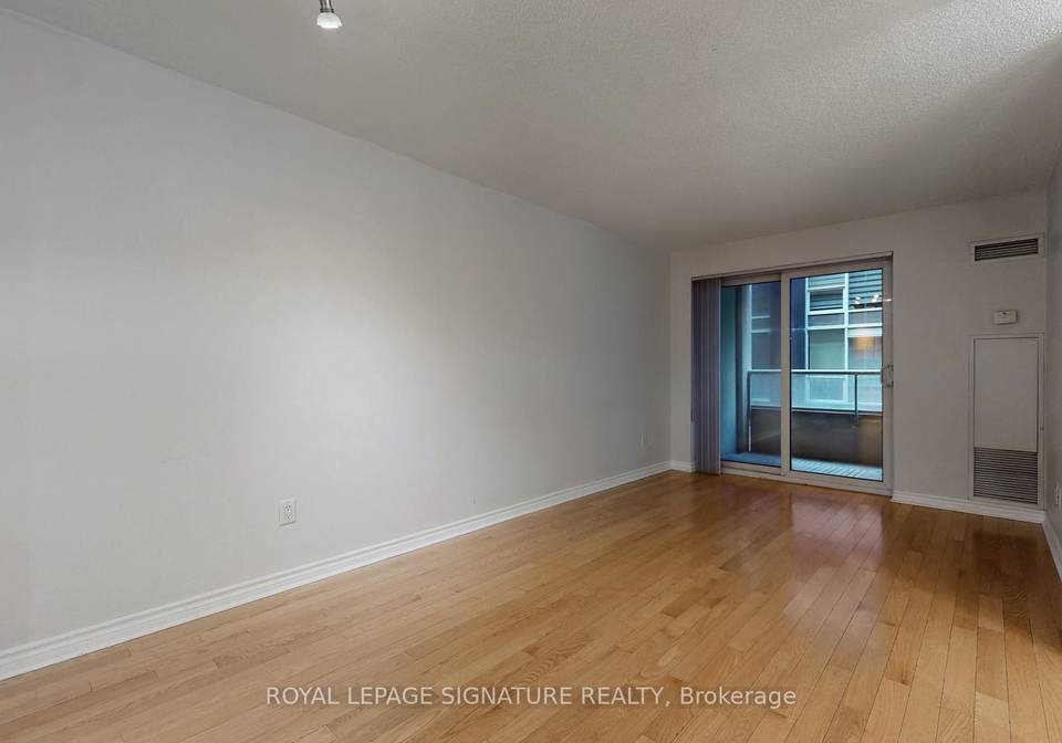 250-wellington-street-w-toronto-ontario-c12702346