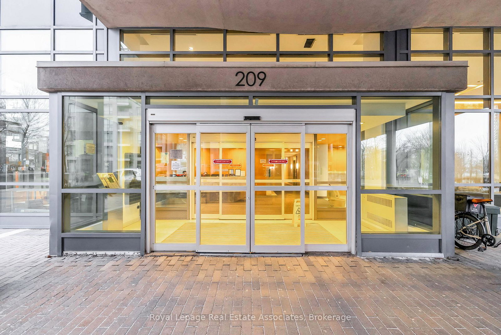 209-fort-york-boulevard-toronto-ontario-c12702406