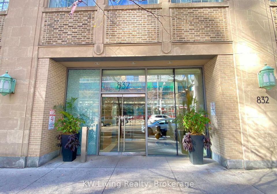 832-bay-street-toronto-ontario-c12702610
