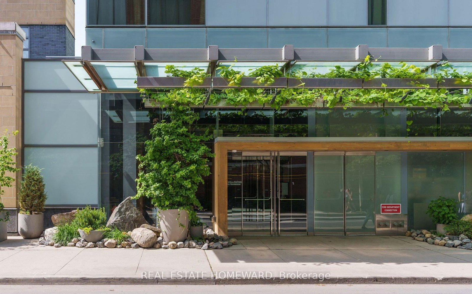 552-wellington-street-w-toronto-ontario-c12702792