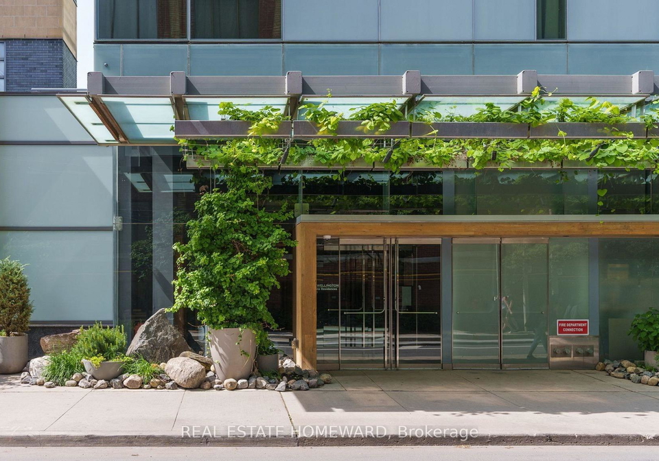 552-wellington-street-w-toronto-ontario-c12702792