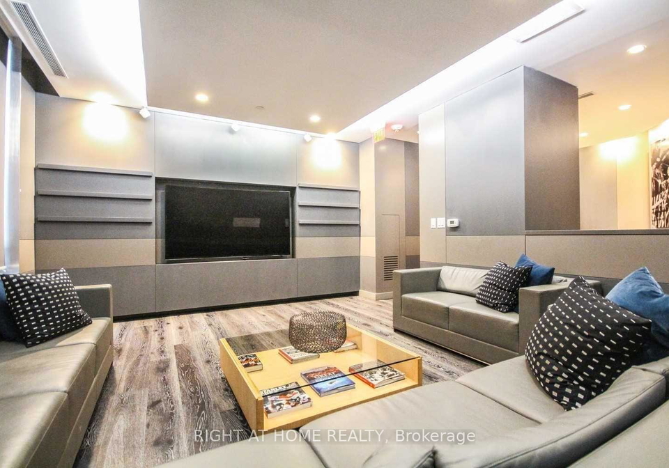 45-charles-street-e-toronto-ontario-c12703988