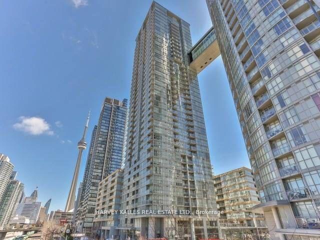 15-iceboat-terrace-toronto-ontario-c12705356