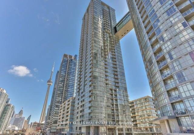 15-iceboat-terrace-toronto-ontario-c12705356