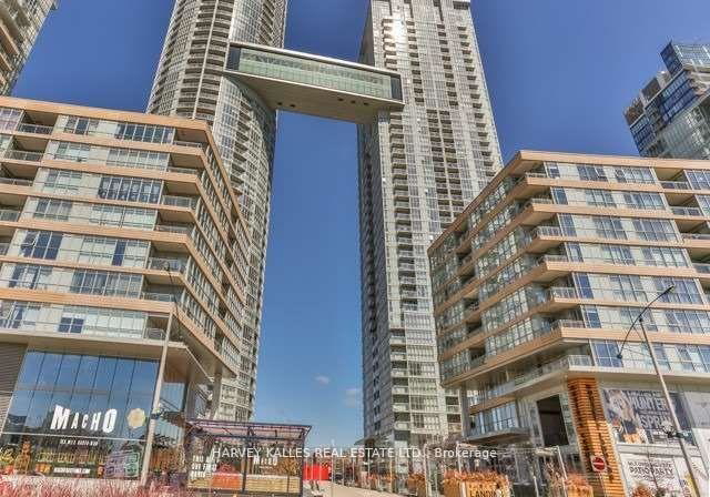 15-iceboat-terrace-toronto-ontario-c12705356