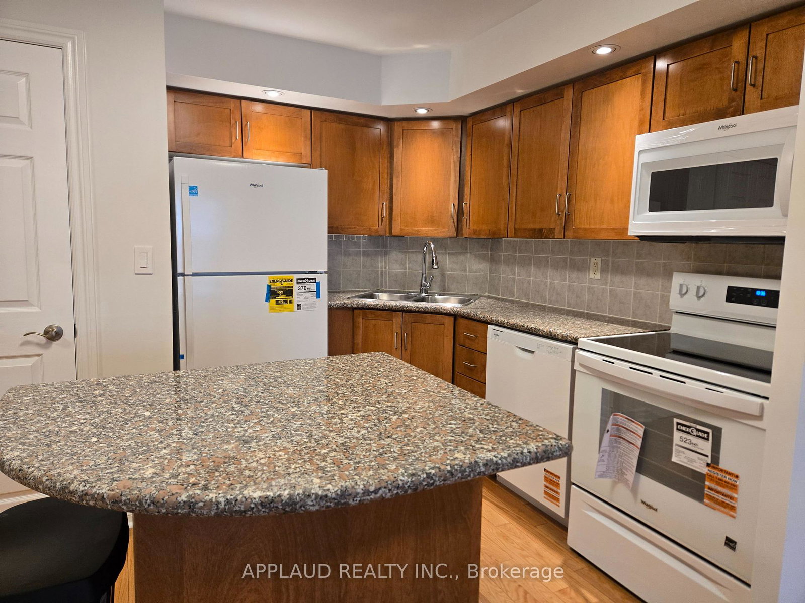 270-wellington-street-w-toronto-ontario-c12705770