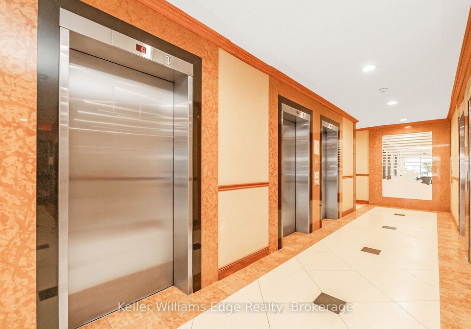 633-bay-street-toronto-ontario-c12706452