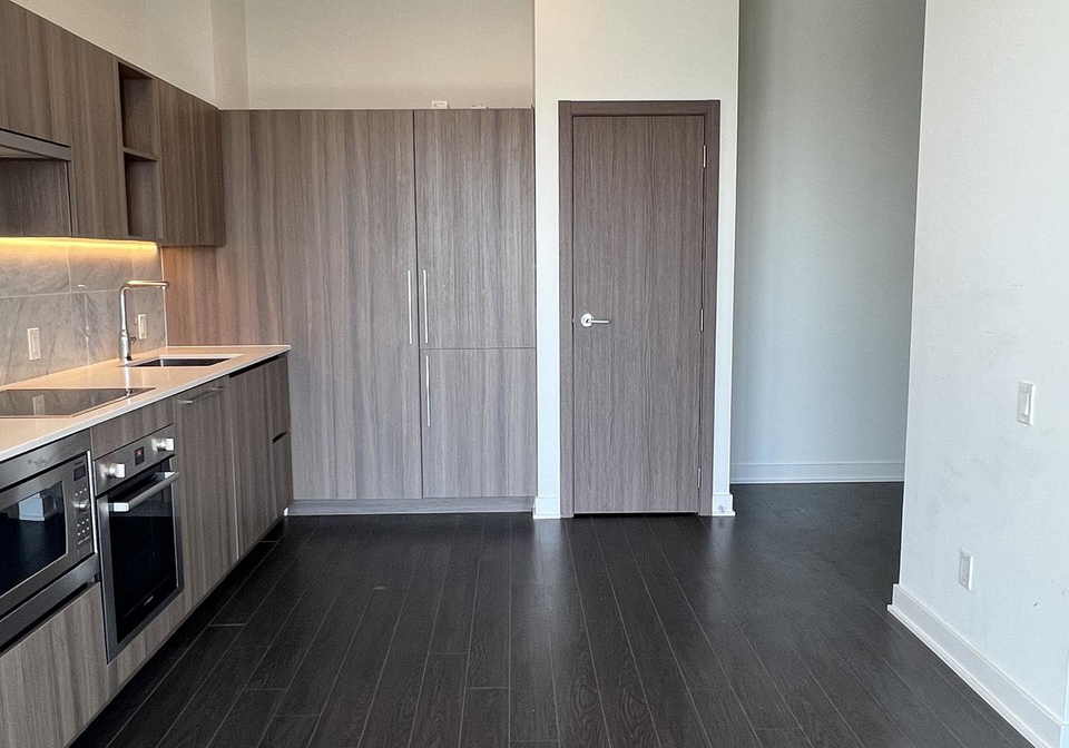 19-bathurst-street-toronto-ontario-c12706842