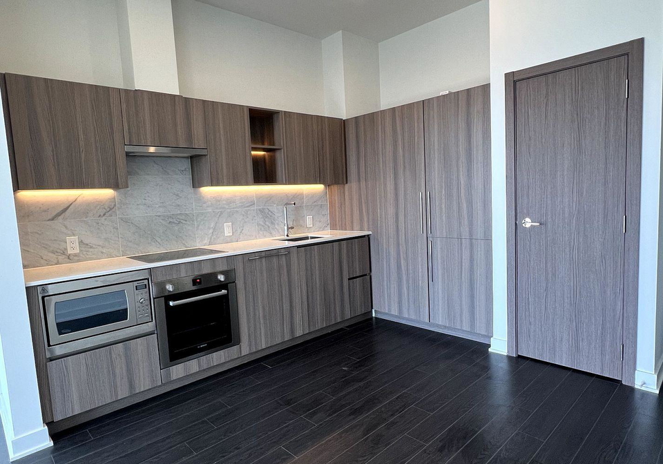 19-bathurst-street-toronto-ontario-c12706842