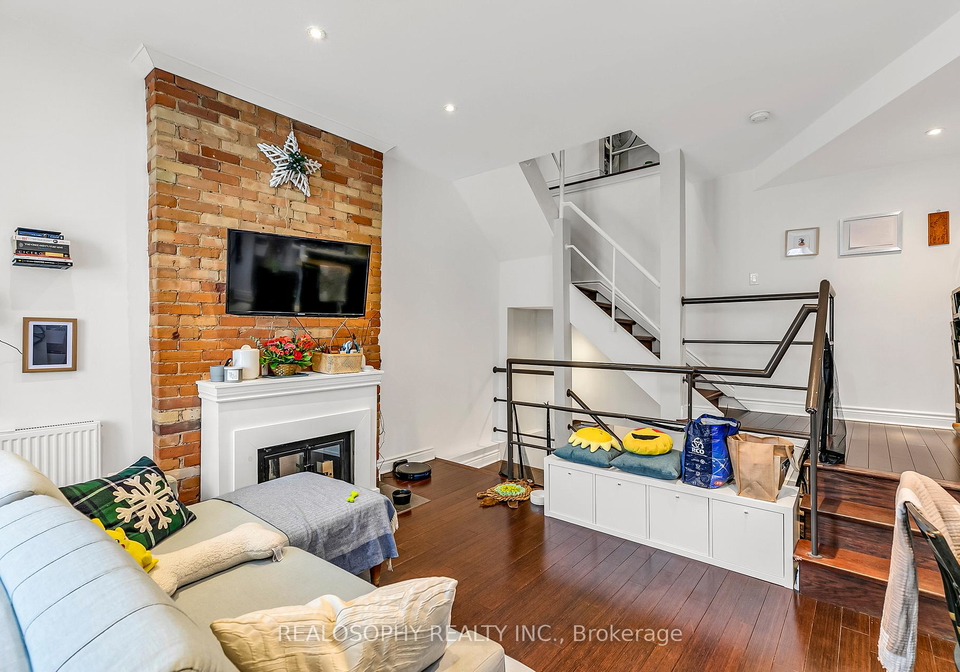 626-huron-street-toronto-ontario-c12707992
