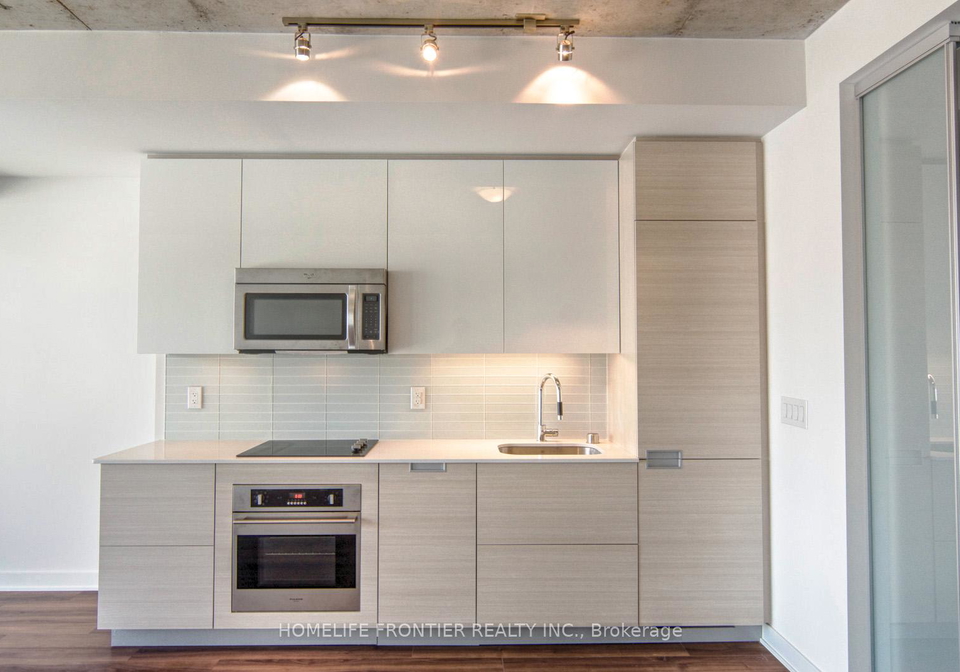 210-simcoe-street-toronto-ontario-c12708770