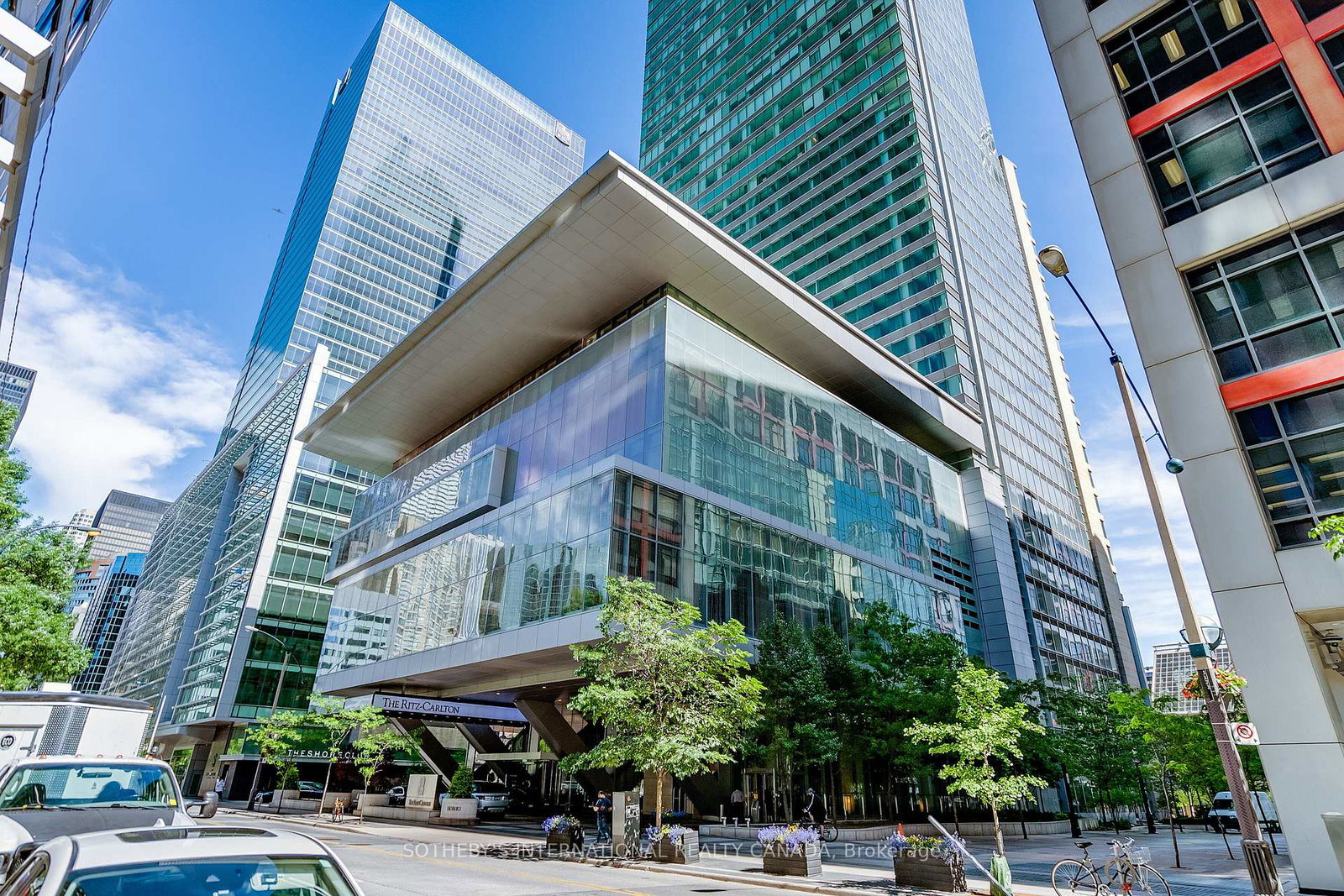 183-wellington-street-w-toronto-ontario-c12709376