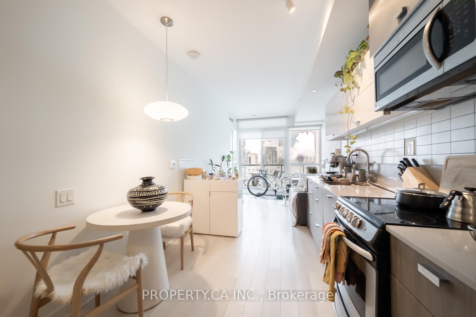290-adelaide-street-w-toronto-ontario-c12710306