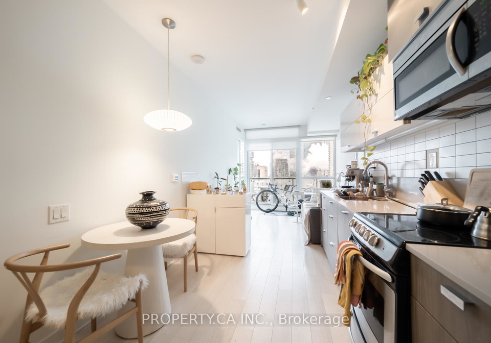 290-adelaide-street-w-toronto-ontario-c12710306