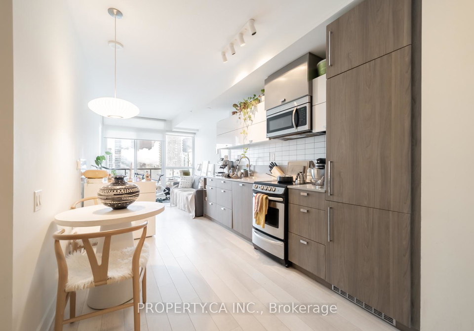 290-adelaide-street-w-toronto-ontario-c12710306
