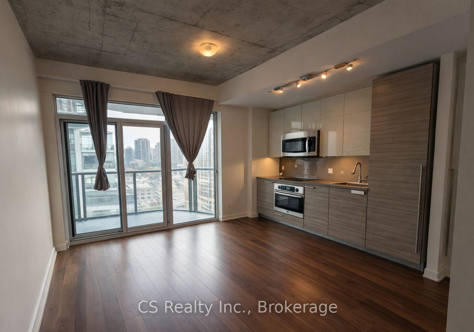 210-simcoe-street-toronto-ontario-c12710966