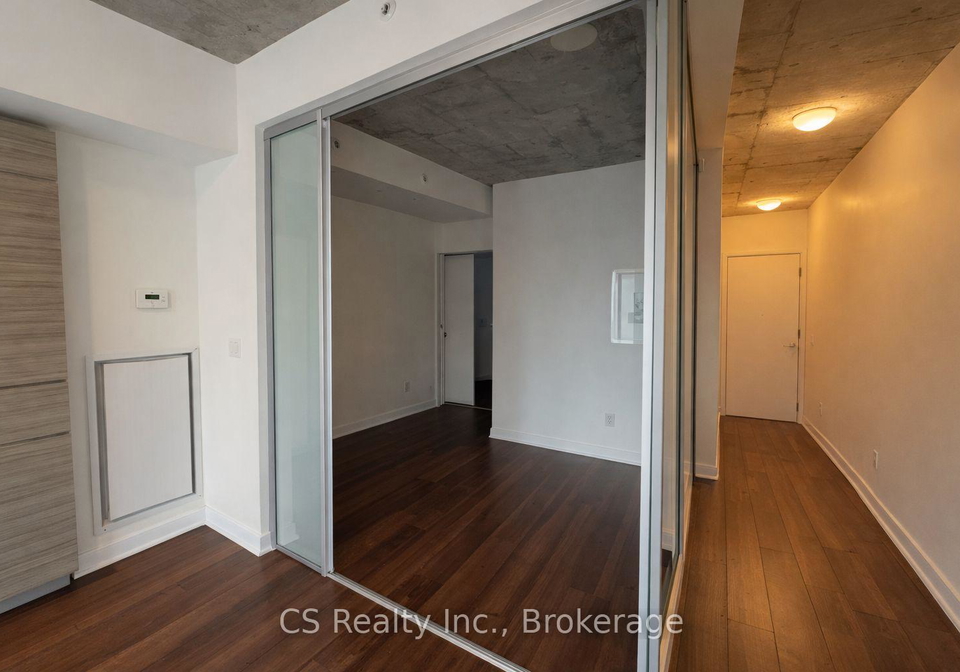 210-simcoe-street-toronto-ontario-c12710966