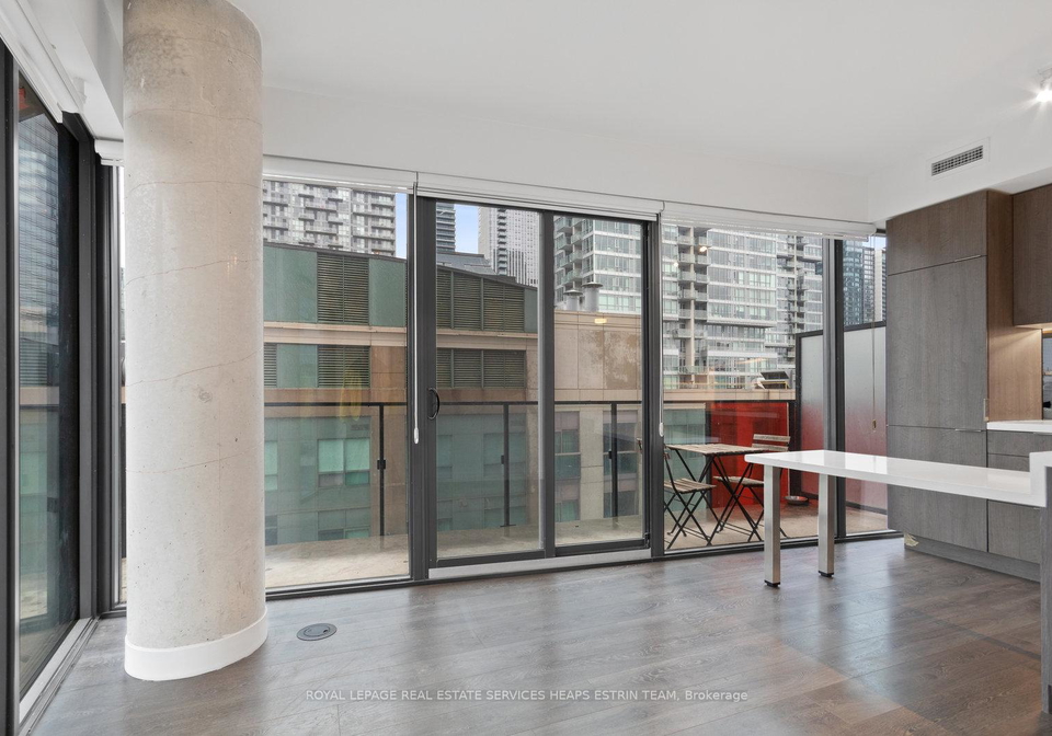 215-queen-street-w-toronto-ontario-c12711162