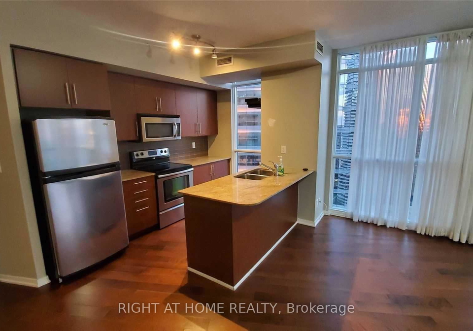 65-bremner-boulevard-toronto-ontario-c12711296