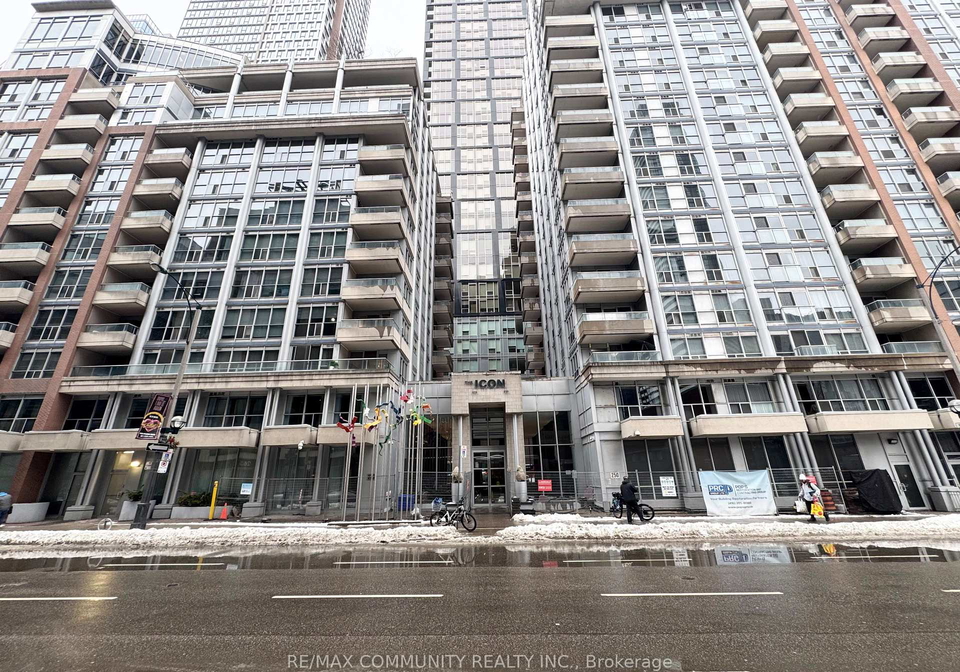 250-wellington-street-w-toronto-ontario-c12711410