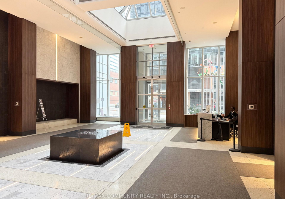 250-wellington-street-w-toronto-ontario-c12711410