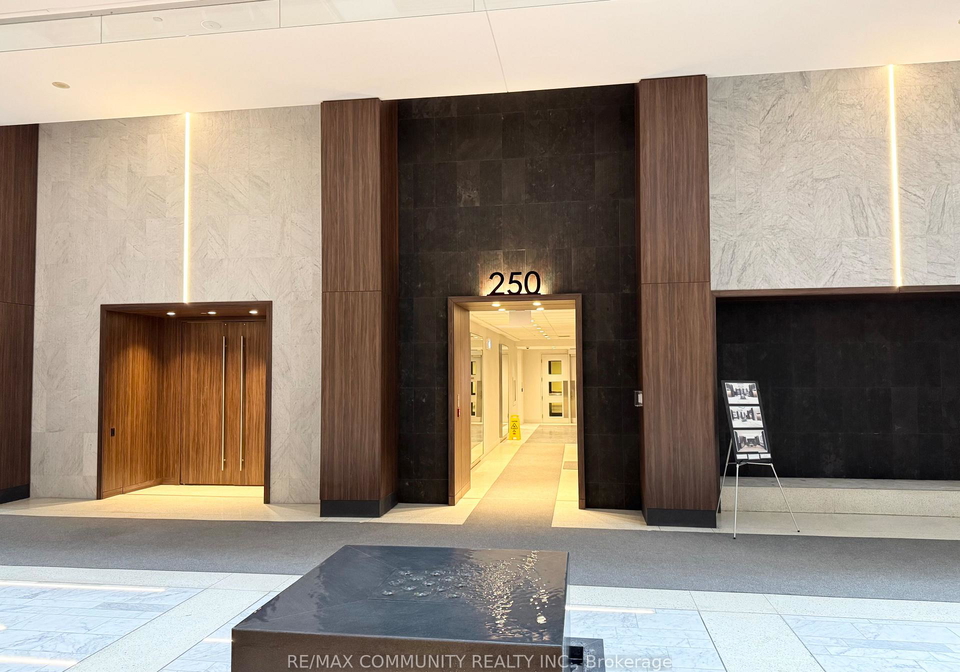 250-wellington-street-w-toronto-ontario-c12711410