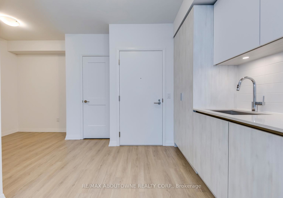 8-widmer-street-toronto-ontario-c12712934